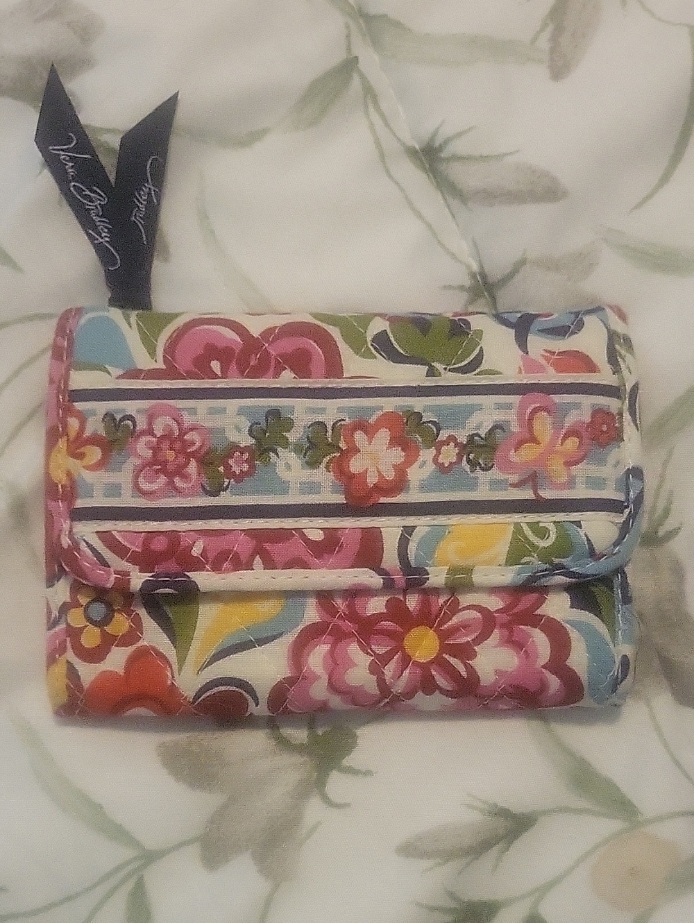 Vera Bradley NWOT Quilted Floral Fold Wallet - Cream, Pink, Yellow, Blue, Green